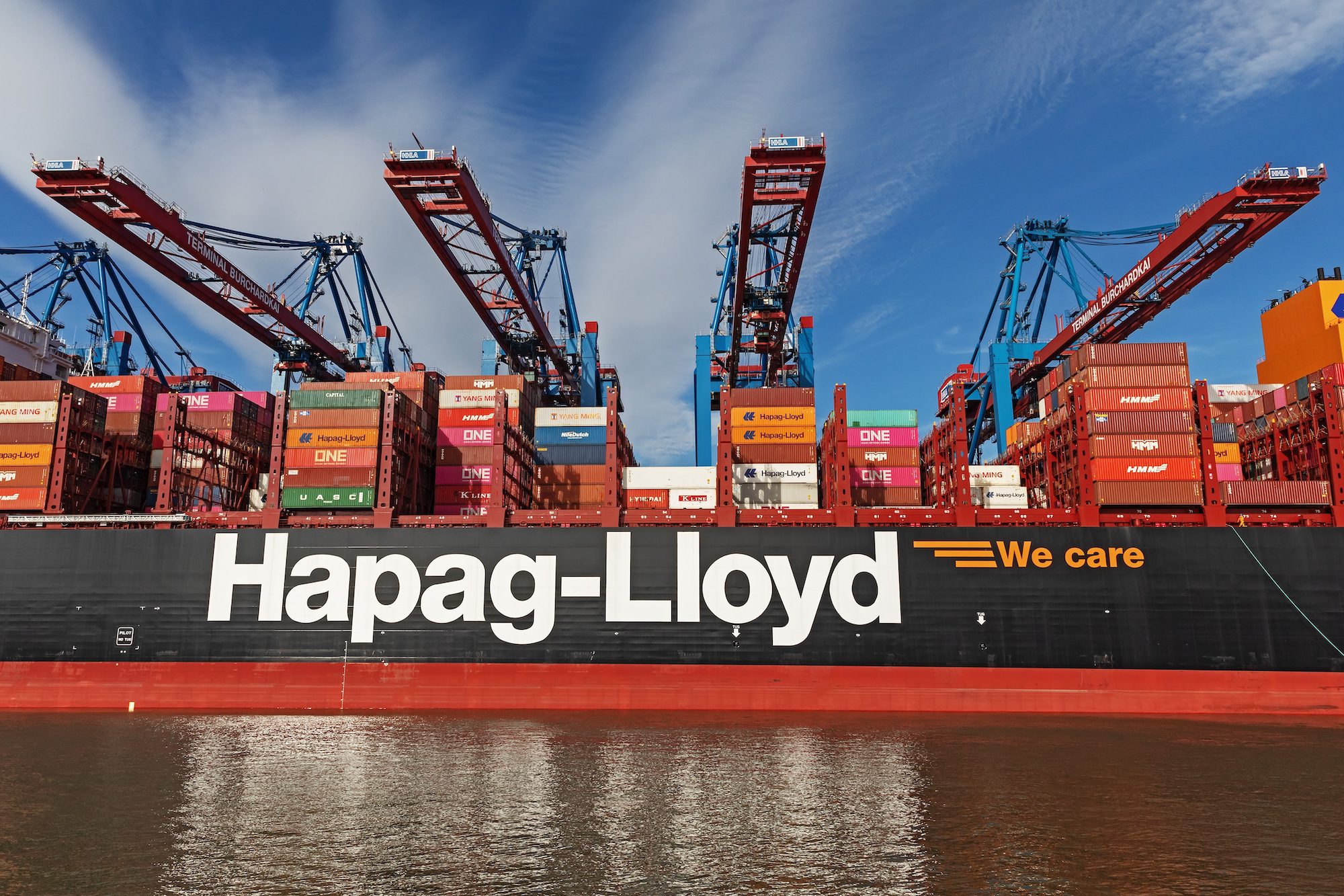 Hapag-Lloyd Suspends Operations at Port of Tripoli Due to Security Concerns